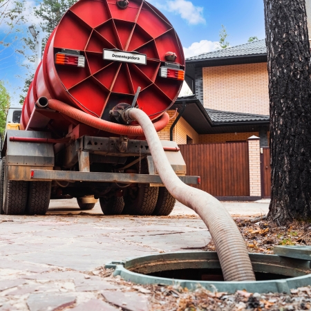 Frota de veículos da Desentupidora Prolimp em São Paulo